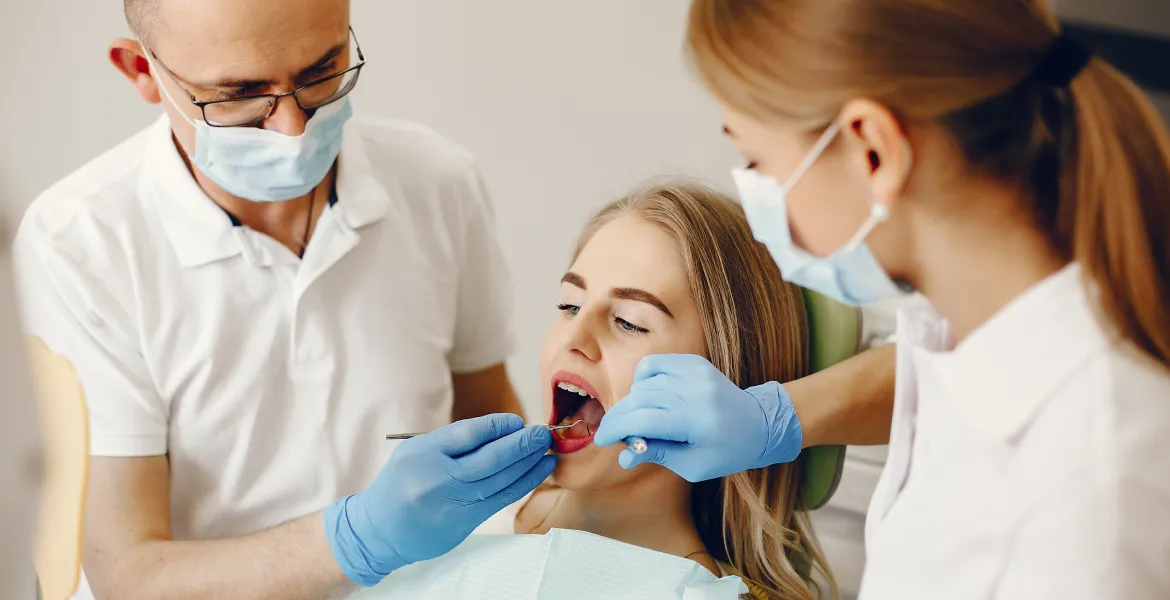 beautiful-girl-sitting-dentist-s-office (10) 1