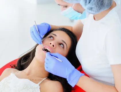 dentist-examines-teeth 3